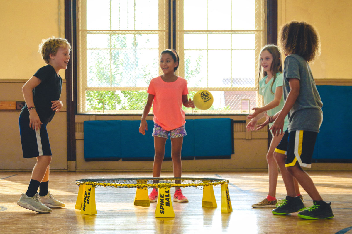 Enfants sport récréation spikeball 30 minutes sport à l'école