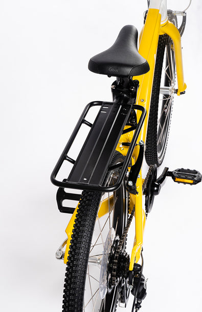 porte bagages gibus cycles sur un vélo 20 pouces jaune vu de l'arrière