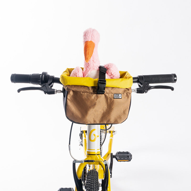 Sacoche de guidon - Panier vélo enfant - Sable - Sur vélo - Face avec doudou 